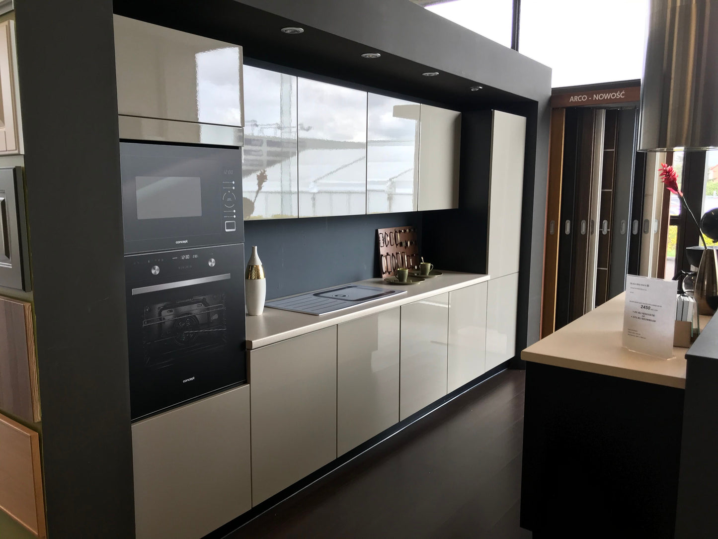 Custom Kitchens – €800 per linear metre