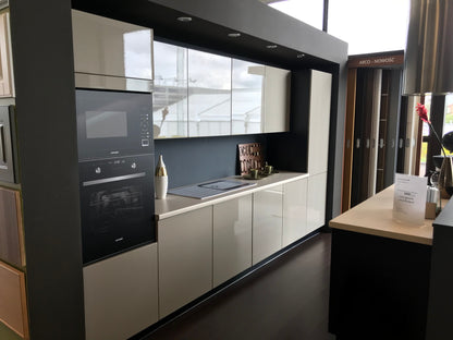 Custom Kitchens – €800 per linear metre