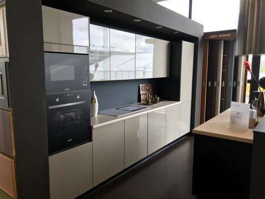 Custom Kitchens – €800 per linear metre