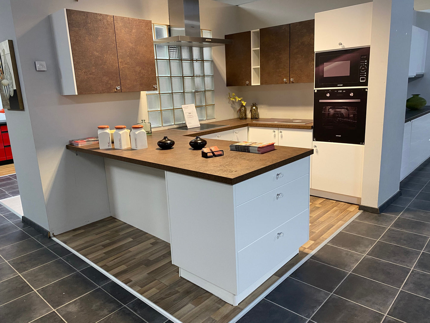 Custom Kitchens – €800 per linear metre