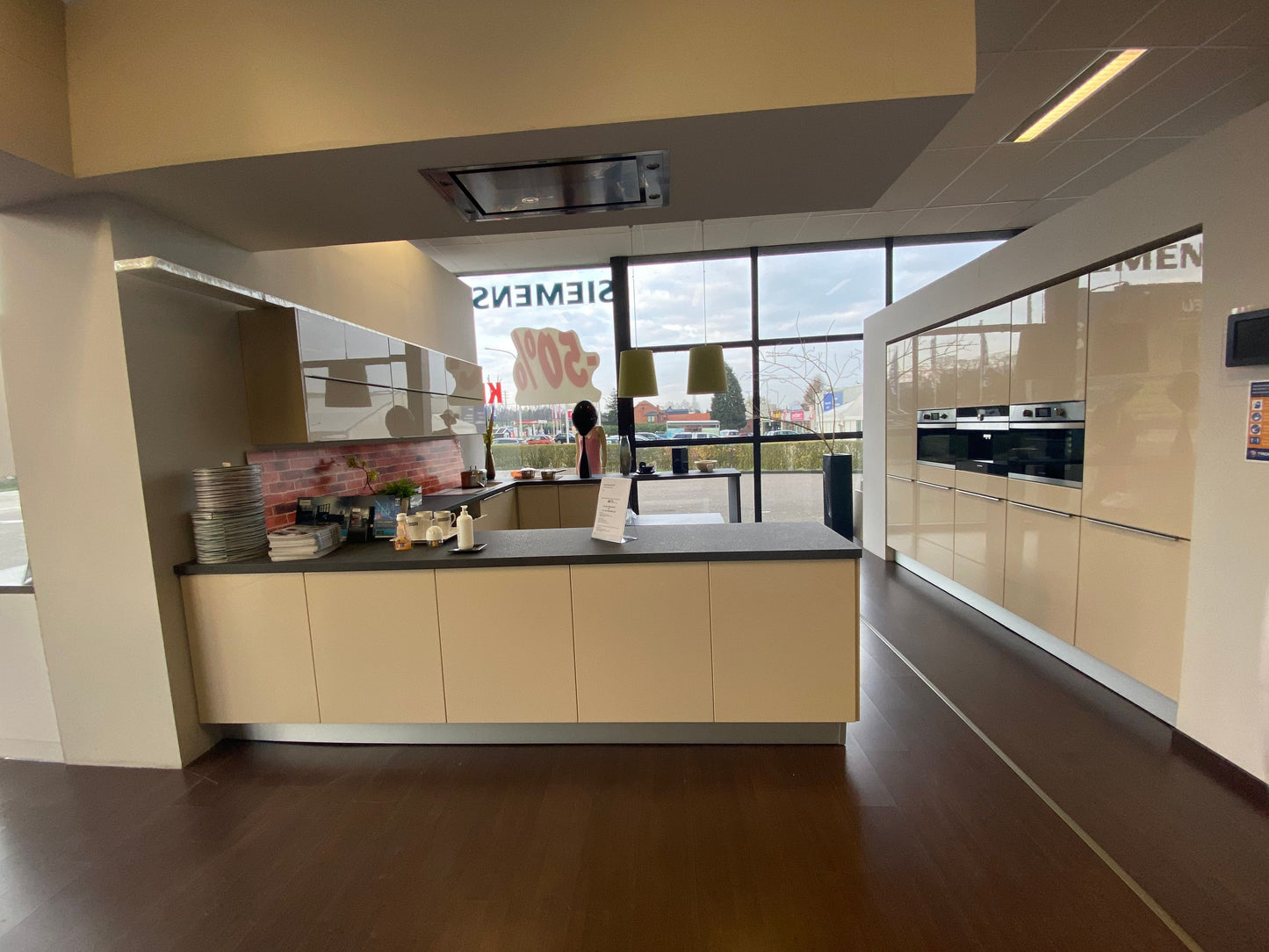 Custom Kitchens – €1000 per linear metre