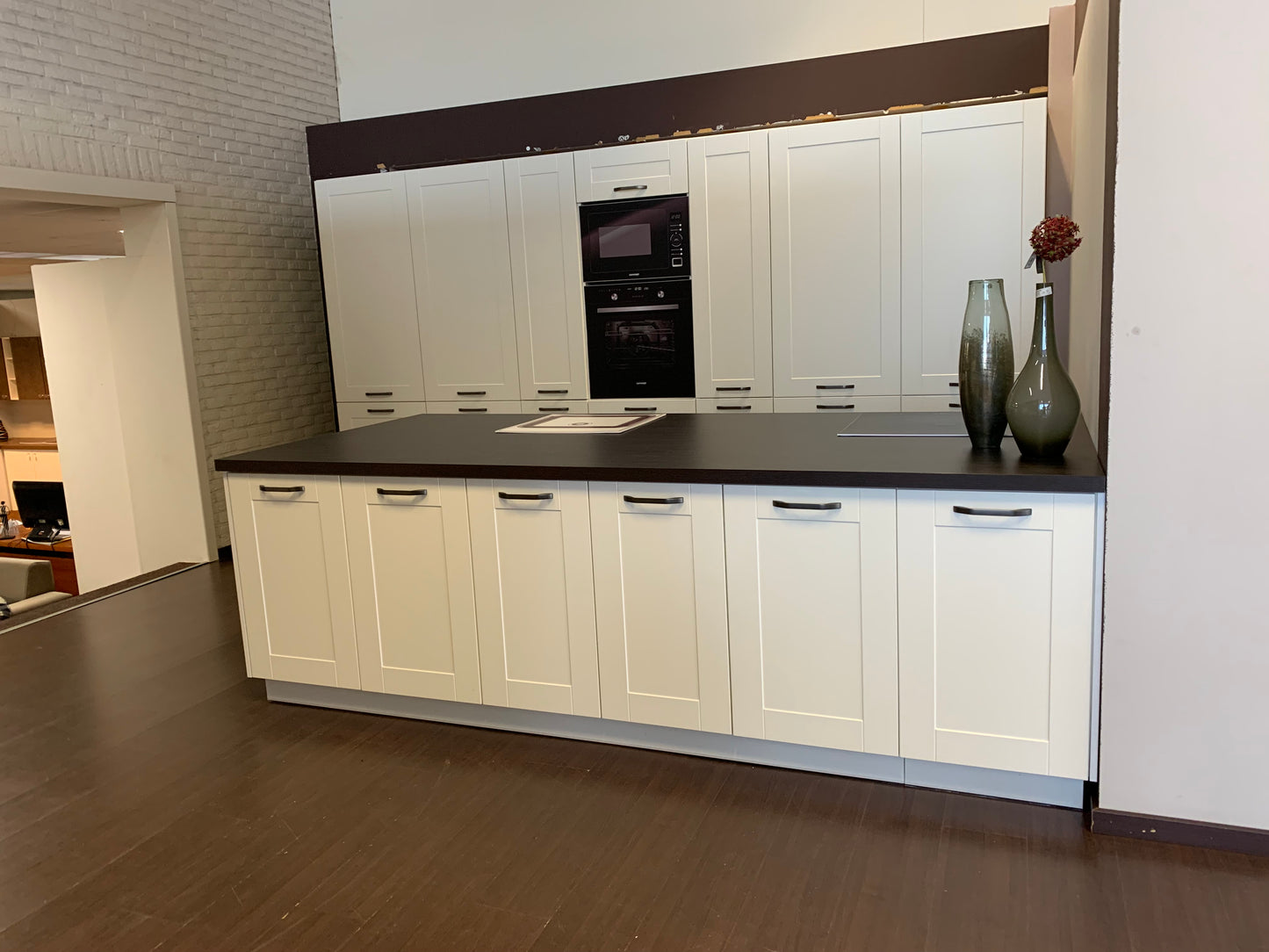Expo 30 Edan White Kitchen with Island – Showroom Model in Flat-Pack