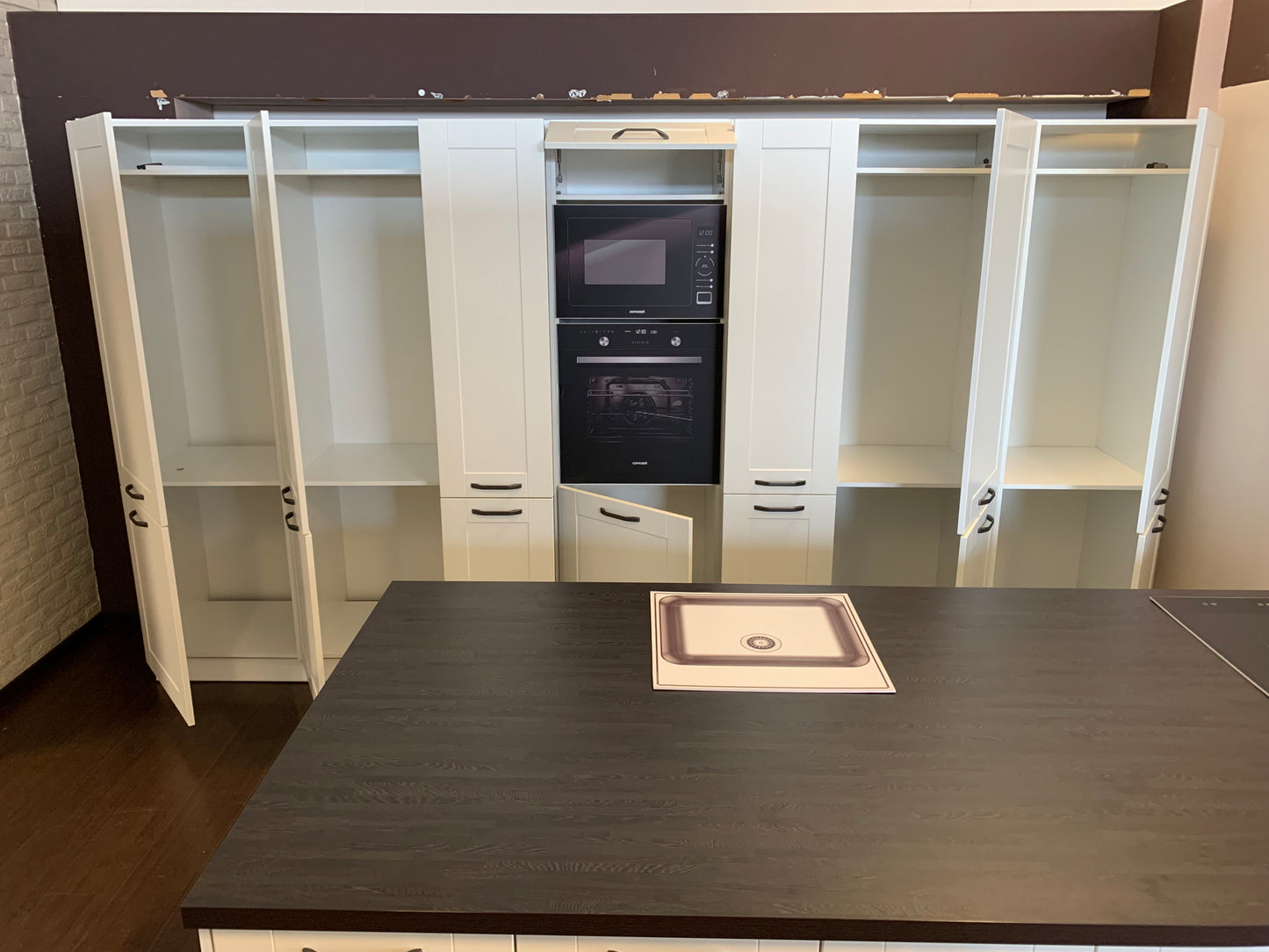 Expo 30 Edan White Kitchen with Island – Showroom Model in Flat-Pack