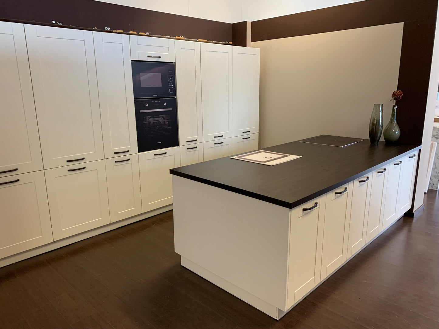 Expo 30 Edan White Kitchen with Island – Showroom Model in Flat-Pack