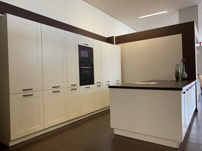 Expo 30 Edan White Kitchen with Island – Showroom Model in Flat-Pack