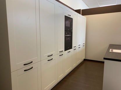 Expo 30 Edan White Kitchen with Island – Showroom Model in Flat-Pack