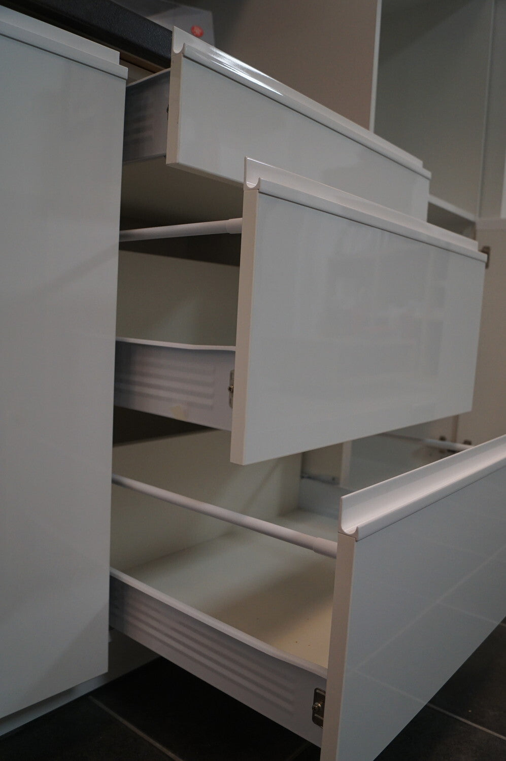 kitchen Expo 14 Sole White Modern 300 cm Straight Kitchen