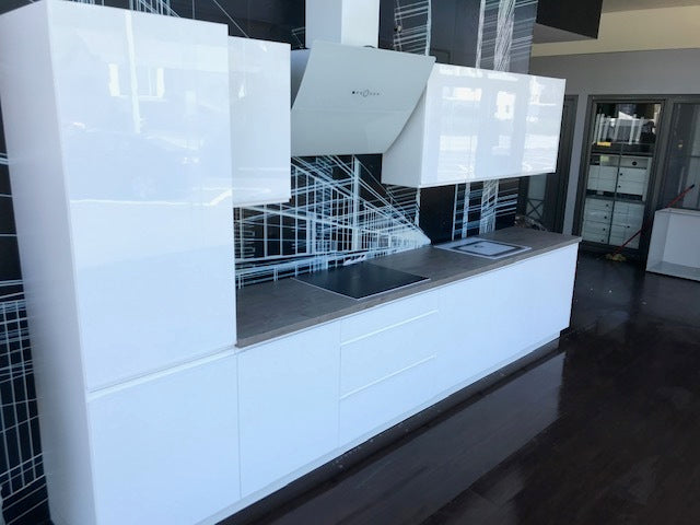 Expo 27 Sole White Modern Straight Kitchen