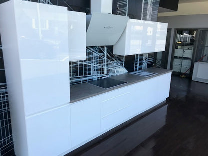 Expo 27 Sole White Modern Straight Kitchen