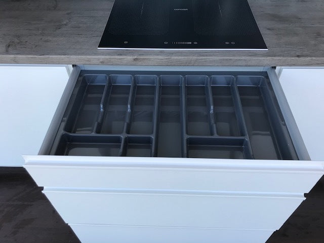 Expo 27 Sole White Modern Straight Kitchen
