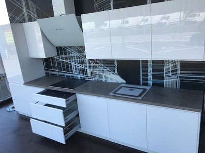 Expo 27 Sole White Modern Straight Kitchen