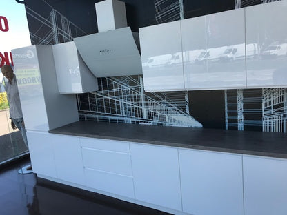 Expo 27 Sole White Modern Straight Kitchen