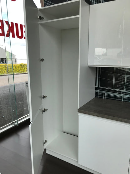 Expo 27 Sole White Modern Straight Kitchen