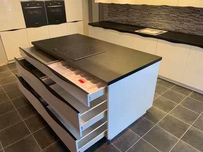Expo 4 Vitre Modern High-Gloss Island Kitchen