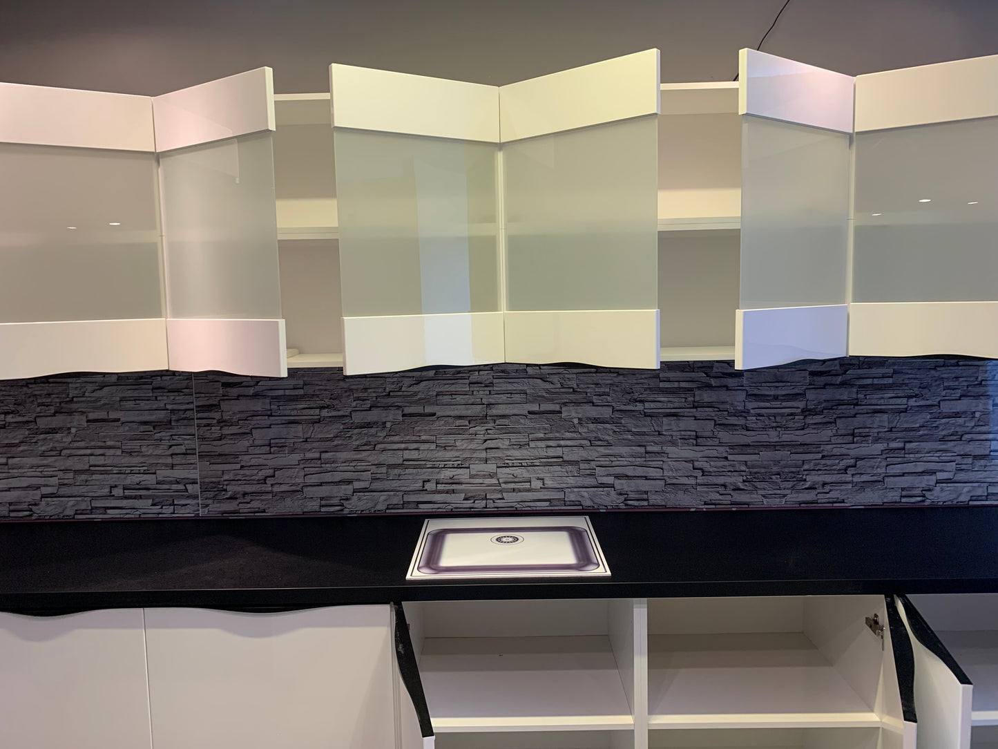 Expo 4 Vitre Modern High-Gloss Island Kitchen