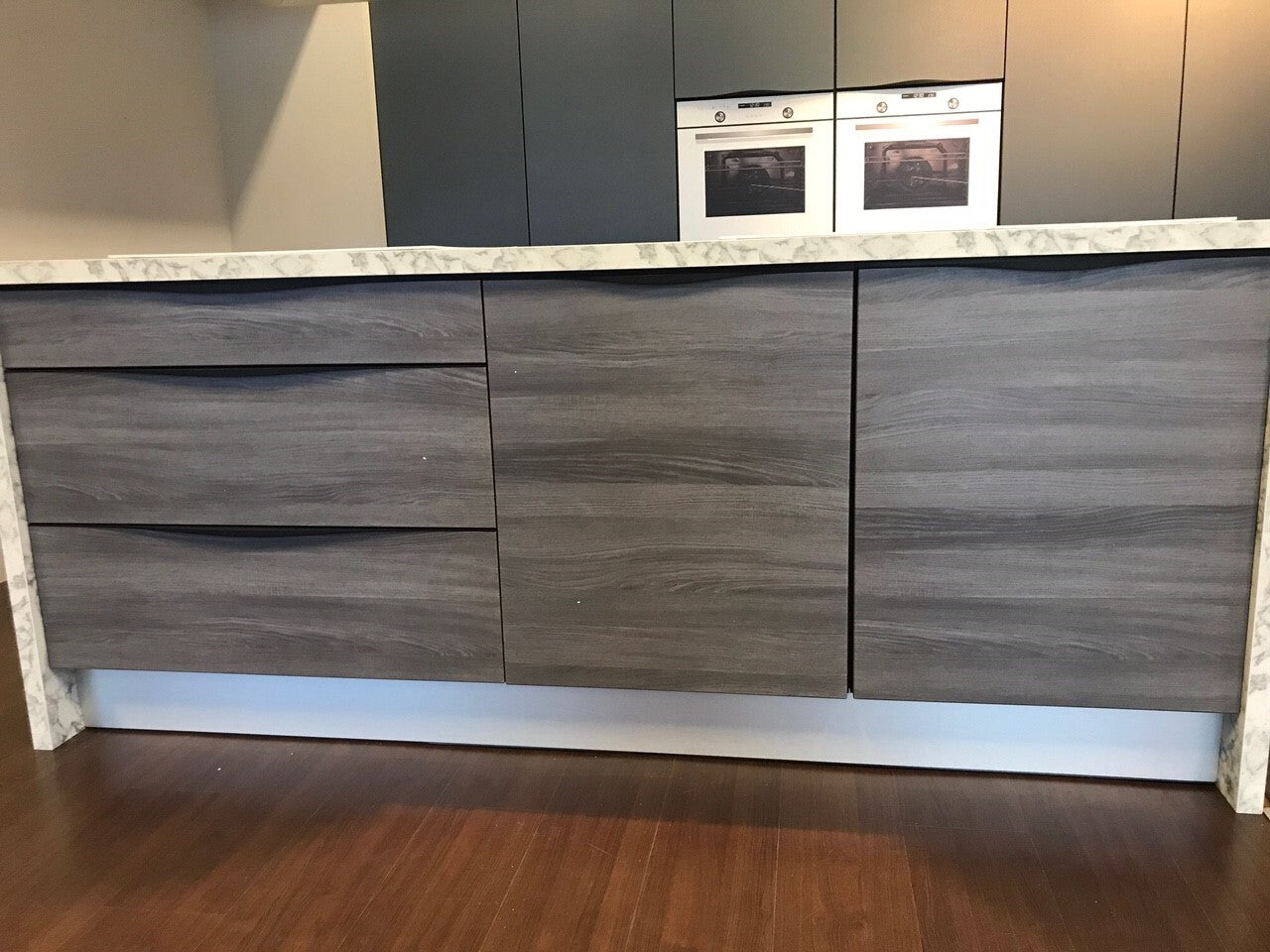 Expo 5 Luxury Island Kitchen Set