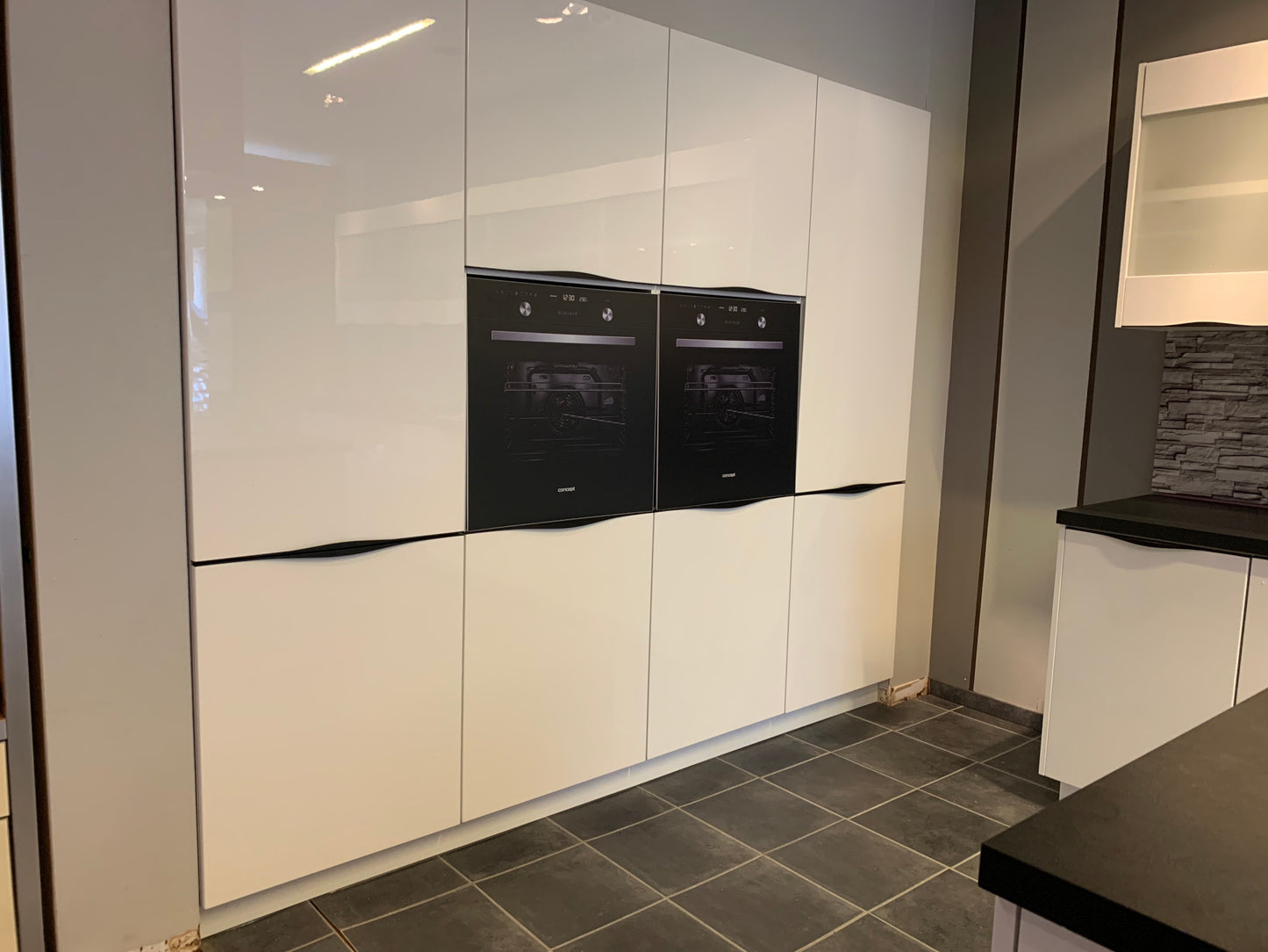 Expo 4 Vitre Modern High-Gloss Island Kitchen