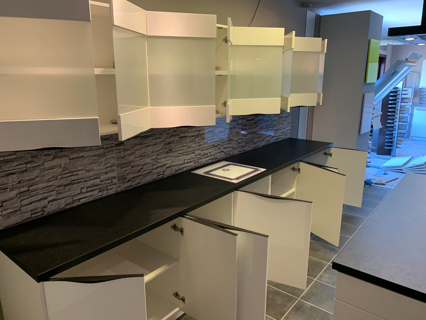 Expo 4 Vitre Modern High-Gloss Island Kitchen