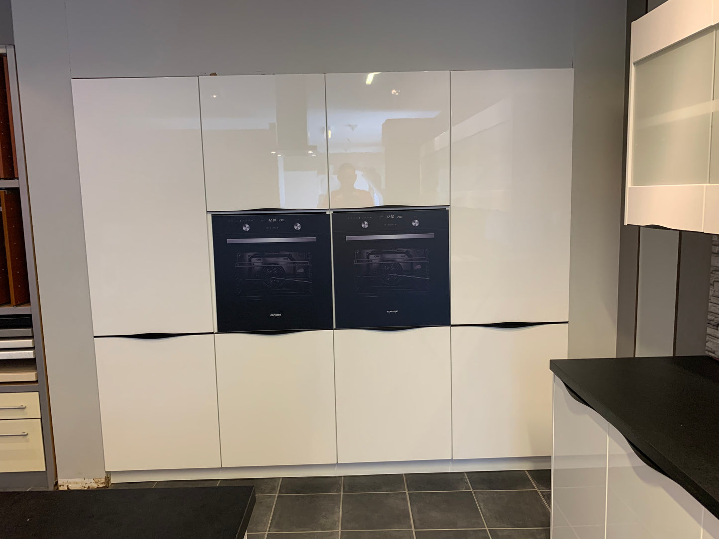 Expo 4 Vitre Modern High-Gloss Island Kitchen