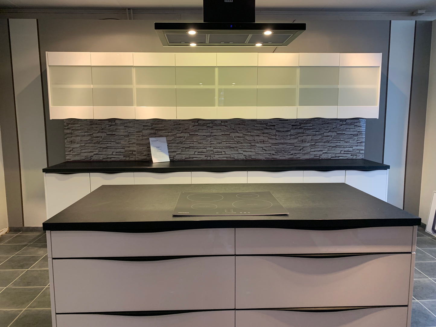 Expo 4 Vitre Modern High-Gloss Island Kitchen