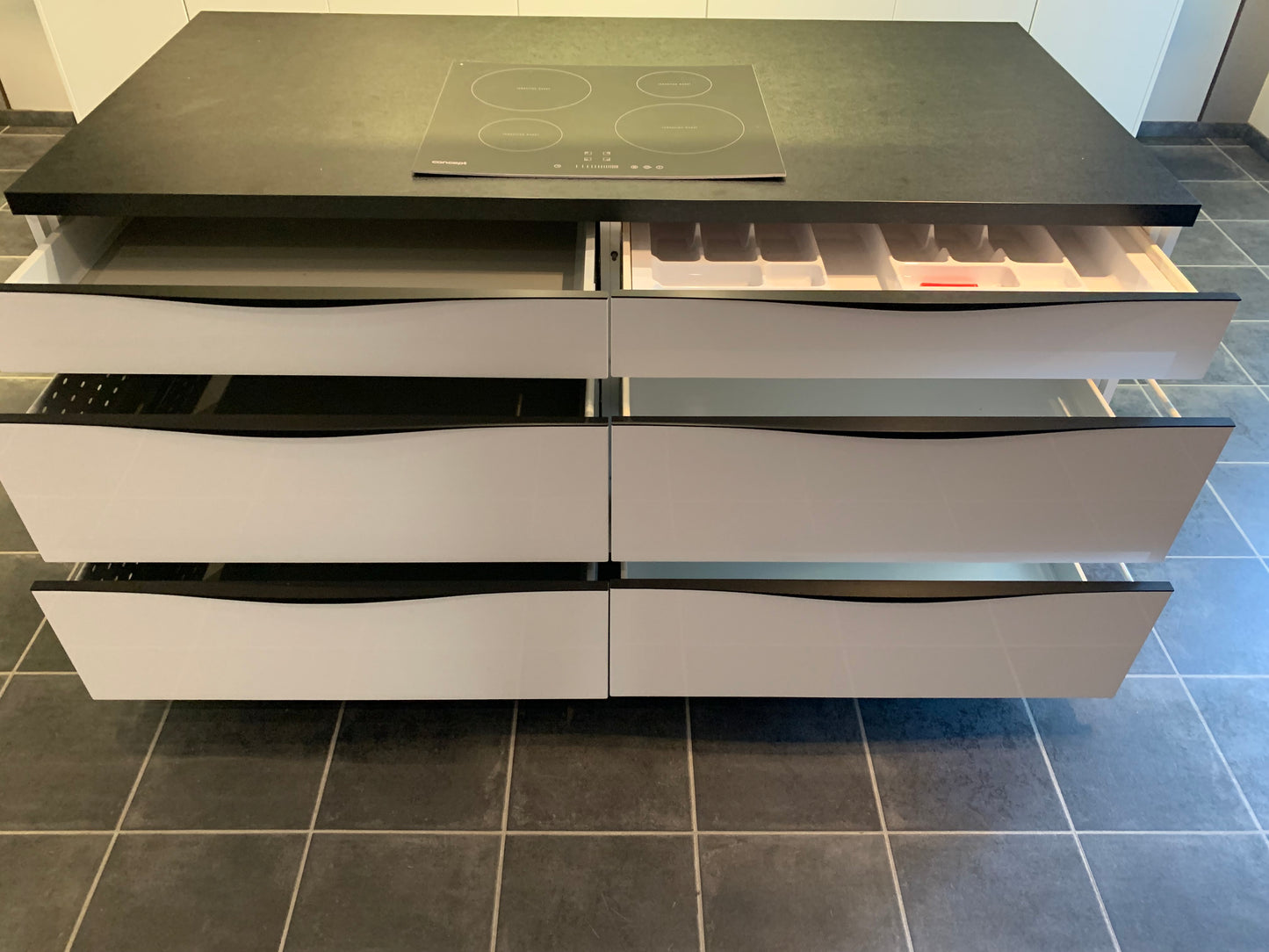 Expo 4 Vitre Modern High-Gloss Island Kitchen