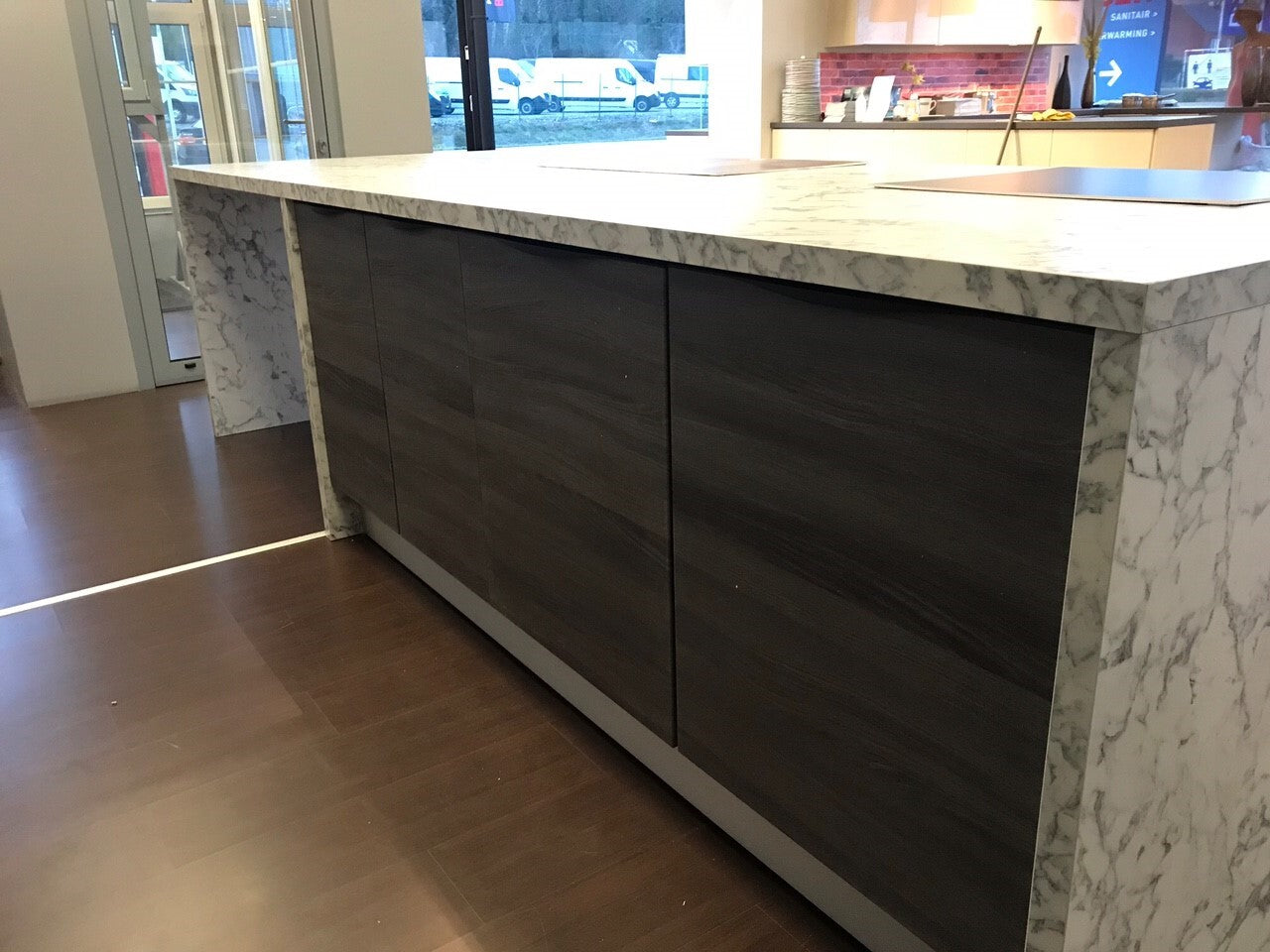 Expo 5 Luxury Island Kitchen Set