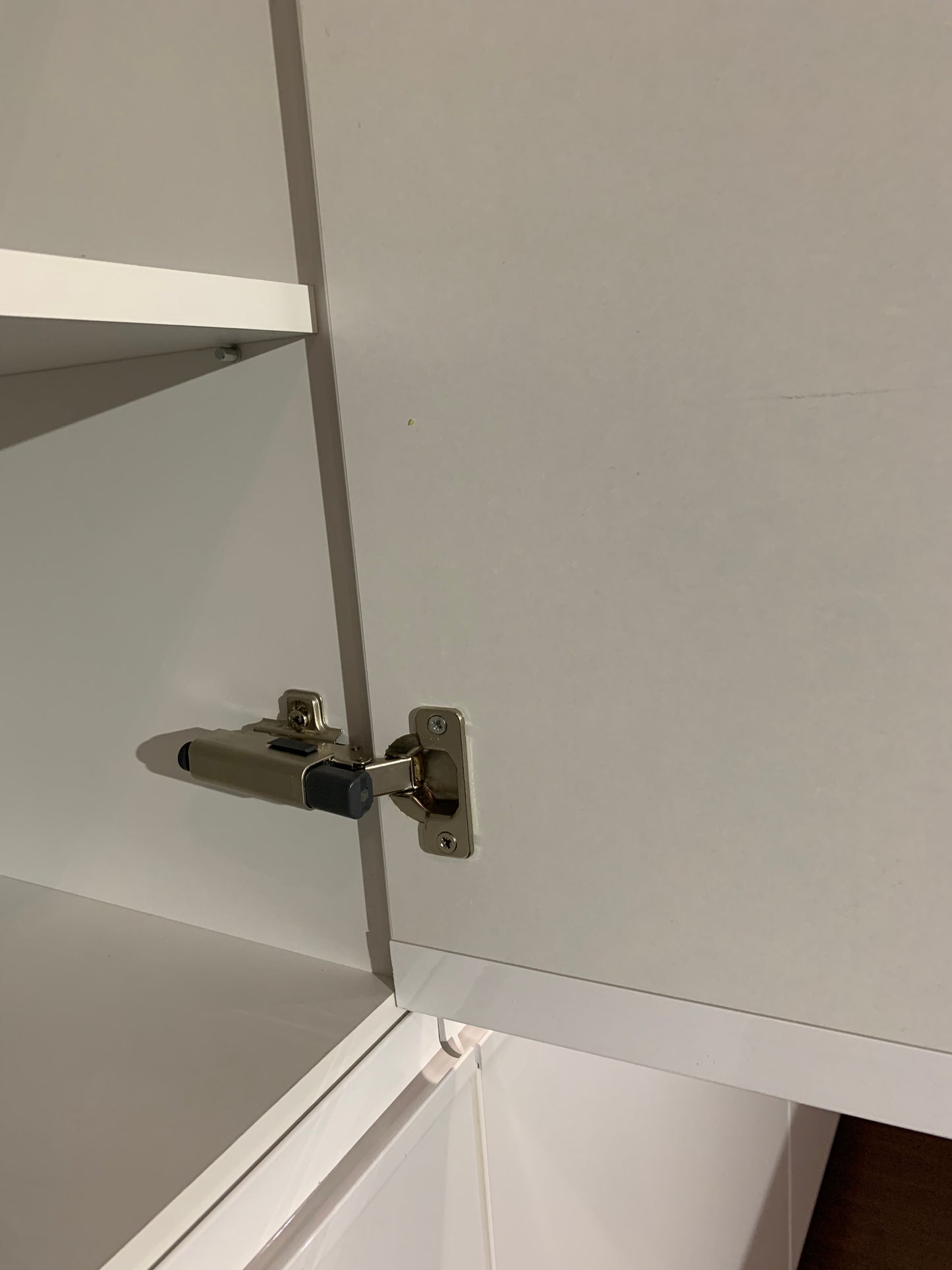 Expo 32 Sole White Kitchen with Island – Showroom Model in Flat-Pack