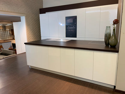Expo 32 Sole White Kitchen with Island – Showroom Model in Flat-Pack