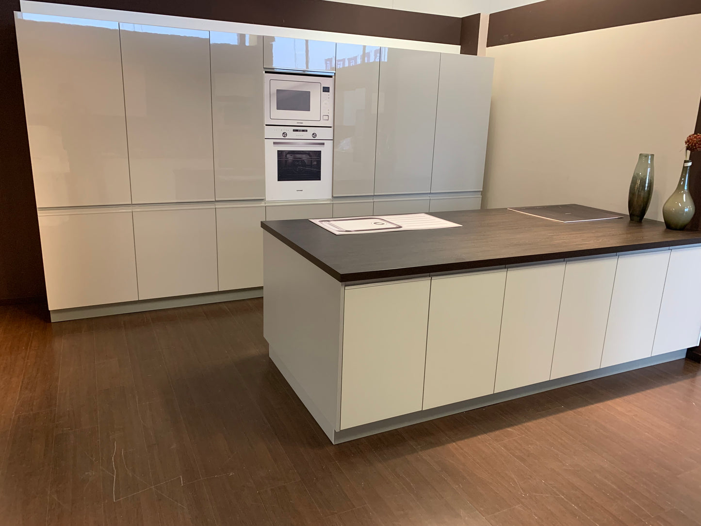 Expo 35 Sole Grey Kitchen with Island – Showroom Model in Flat-Pack
