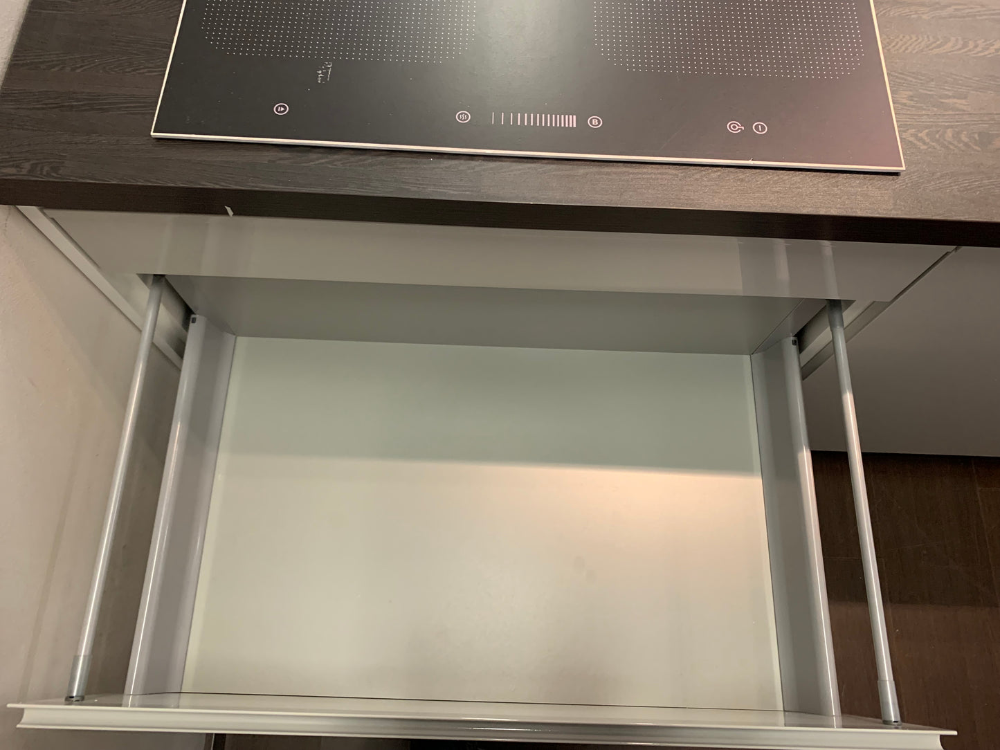 Expo 35 Sole Grey Kitchen with Island – Showroom Model in Flat-Pack