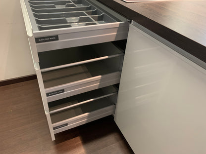 Expo 35 Sole Grey Kitchen with Island – Showroom Model in Flat-Pack