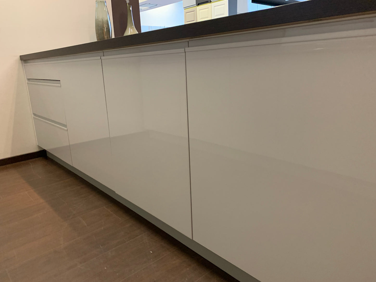 Expo 35 Sole Grey Kitchen with Island – Showroom Model in Flat-Pack