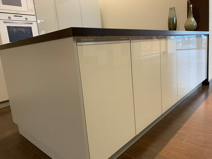 Expo 35 Sole Grey Kitchen with Island – Showroom Model in Flat-Pack