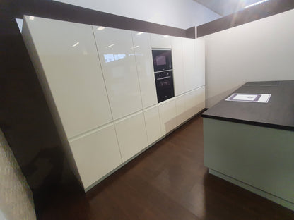 Expo 3 Sole Magnolia Kitchen with Island – Showroom Model in Flat-Pack