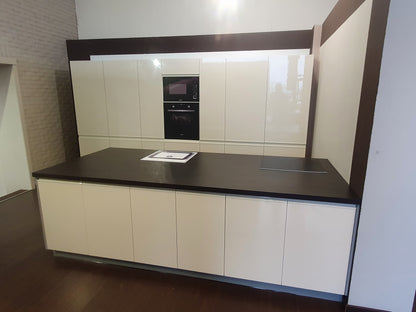 Expo 3 Sole Magnolia Kitchen with Island – Showroom Model in Flat-Pack
