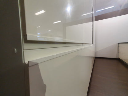 Expo 3 Sole Magnolia Kitchen with Island – Showroom Model in Flat-Pack