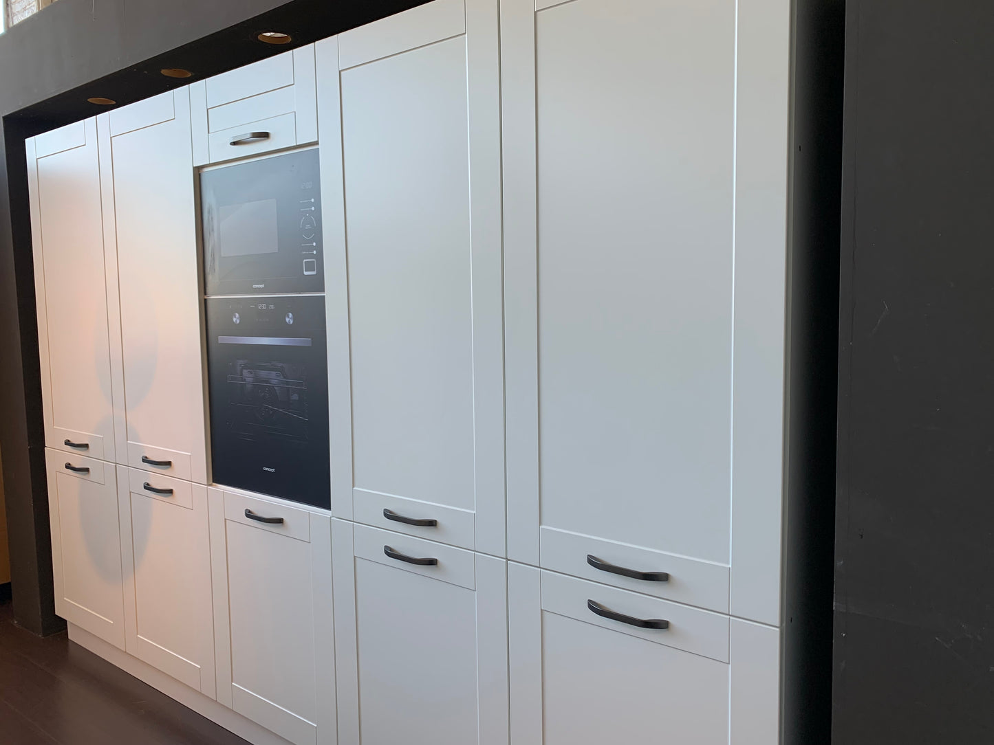 Expo 40 Sole Modern White Kitchen with Cooking Island – Ex-Display Showroom Model (Flatpack / Ready-to-Assemble)
