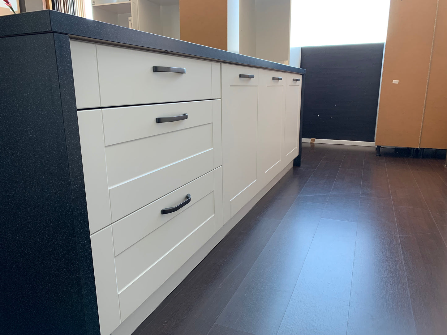 Expo 40 Sole Modern White Kitchen with Cooking Island – Ex-Display Showroom Model (Flatpack / Ready-to-Assemble)