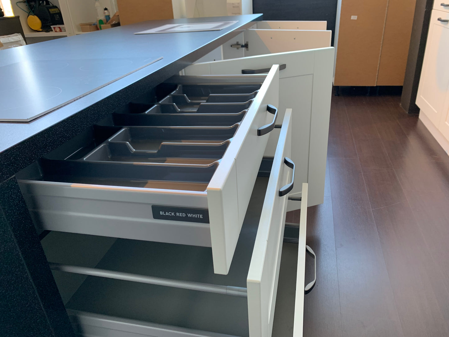 Expo 40 Sole Modern White Kitchen with Cooking Island – Ex-Display Showroom Model (Flatpack / Ready-to-Assemble)