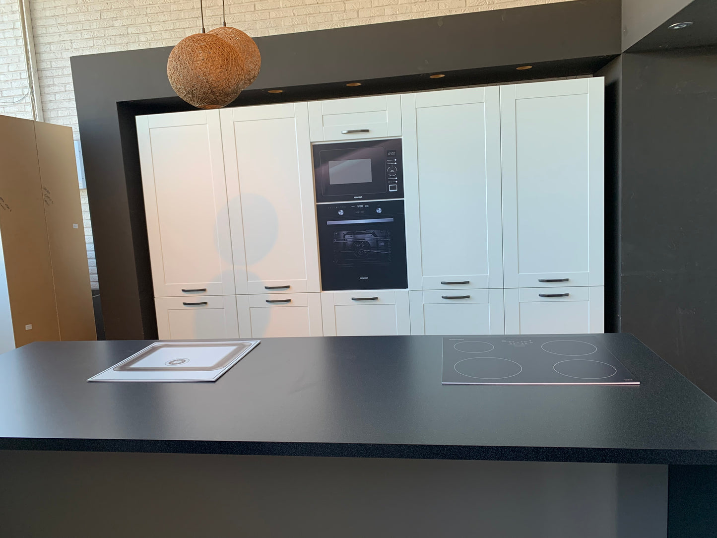 Expo 40 Sole Modern White Kitchen with Cooking Island – Ex-Display Showroom Model (Flatpack / Ready-to-Assemble)