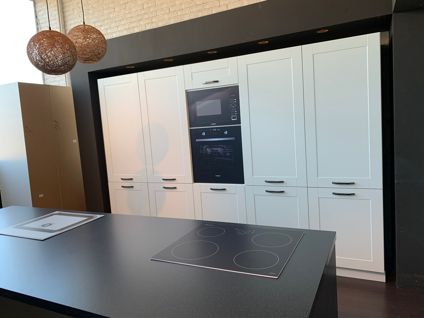 Expo 40 Sole Modern White Kitchen with Cooking Island – Ex-Display Showroom Model (Flatpack / Ready-to-Assemble)