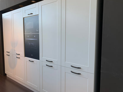 Expo 40 Sole Modern White Kitchen with Cooking Island – Ex-Display Showroom Model (Flatpack / Ready-to-Assemble)