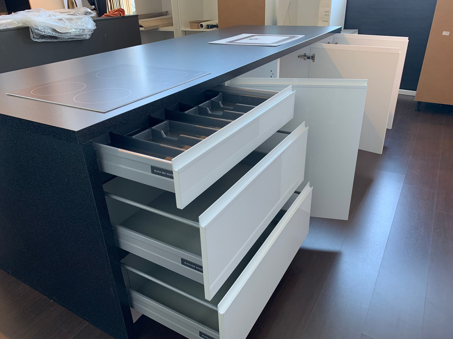 Expo 42 Sole Modern White Kitchen with Cooking Island – Showroom Model (Flat-Pack Assembly Kit)