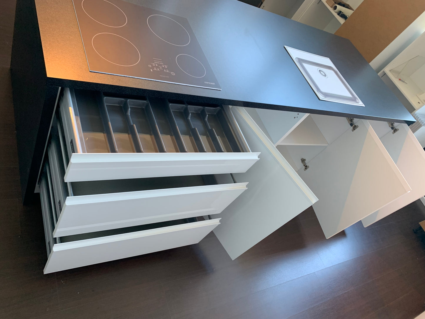 Expo 42 Sole Modern White Kitchen with Cooking Island – Showroom Model (Flat-Pack Assembly Kit)