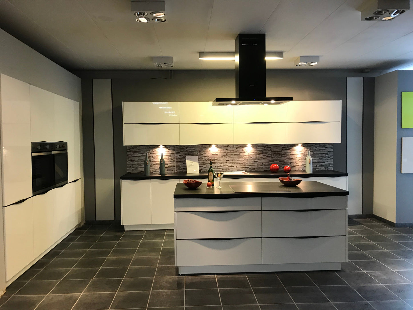 Custom Kitchens – €1000 per linear metre