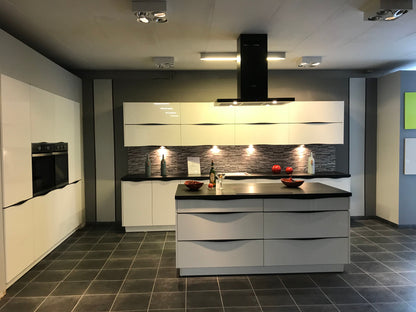 Custom Kitchens – €1000 per linear metre