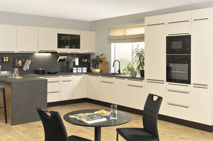 Custom Kitchens – €750 per linear metre
