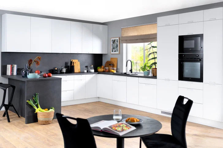 Custom Kitchens – €700 per linear metre