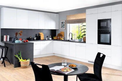 Custom Kitchens – €700 per linear metre