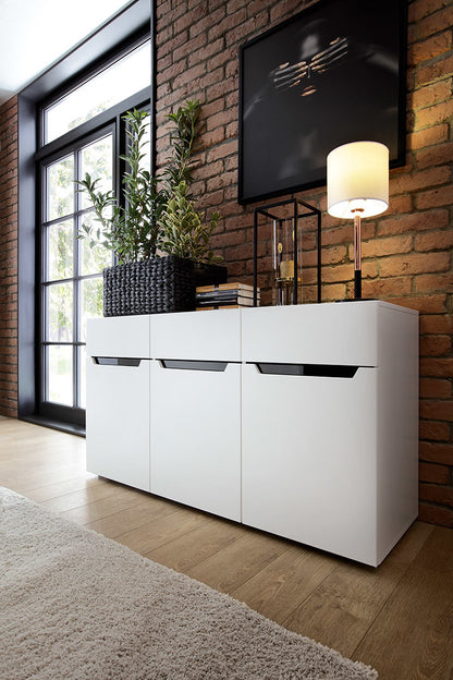 Custom Capital & Royal Kitchens – €1450 per linear metre